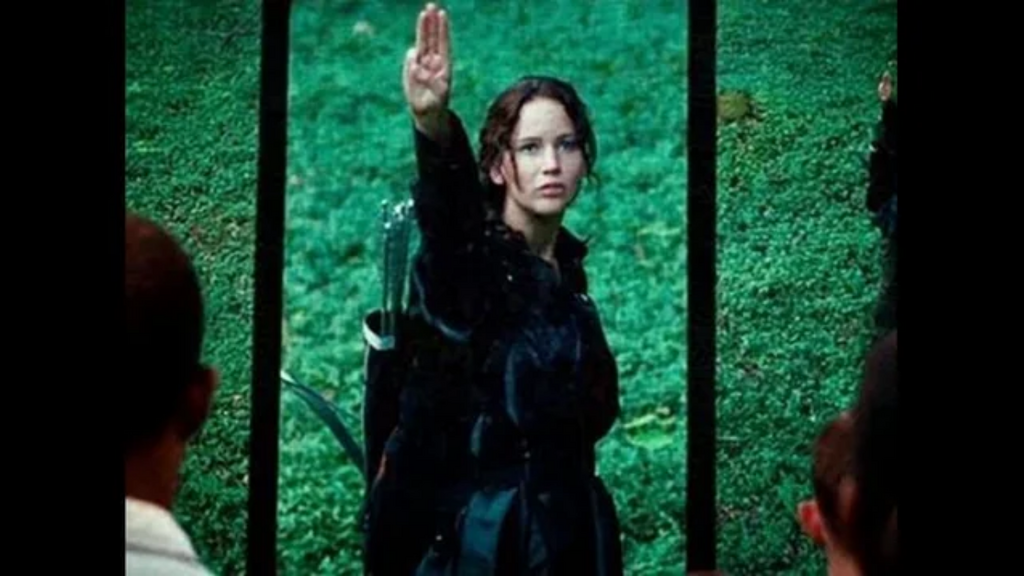 Jennifer Lawrence levanta suspeitas sobre retorno de Katniss em novo filme de Jogos Vorazes