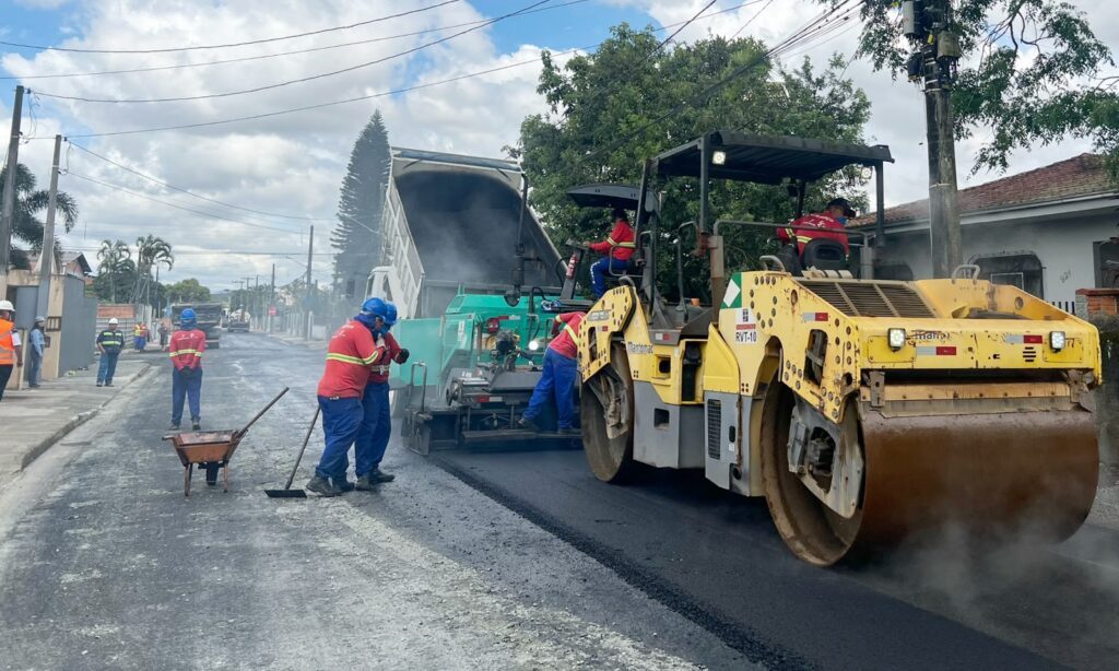 Obras para acesso à Ponte Joinville avançam com aplicação de 400 toneladas de asfalto no Boa Vista