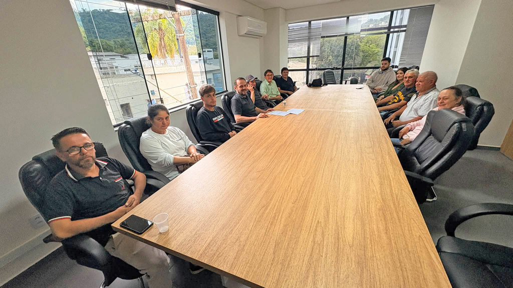 CAPINZAL: REUNIÃO COM MORADORES DISCUTE PAVIMENTAÇÃO NO LOTEAMENTO SÃO ROQUE