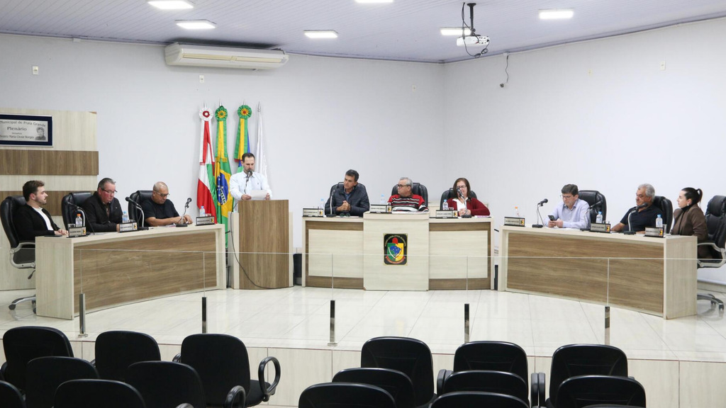 VEREADORES DE PRAIA GRANDE APROVAM  PROPOSTAS E DEBATEM DEMANDAS DA COMUNIDADE