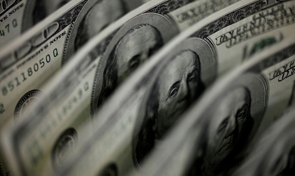 Ibovespa cai 2,68%, e dólar fecha em leve baixa a R$ 5,34