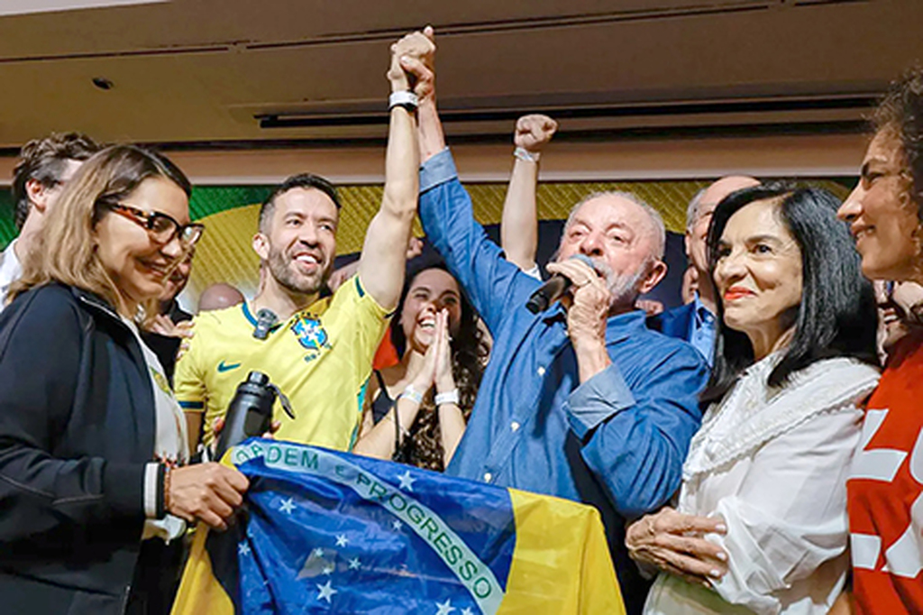 Lula da Silva é reeleito para o quarto mandato