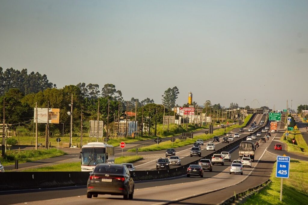 FERIADO PROLONGADO DE FINADOS DEVE LEVAR MAIS DE 585 MIL MOTORISTAS À BR-101 NO SUL DE SC