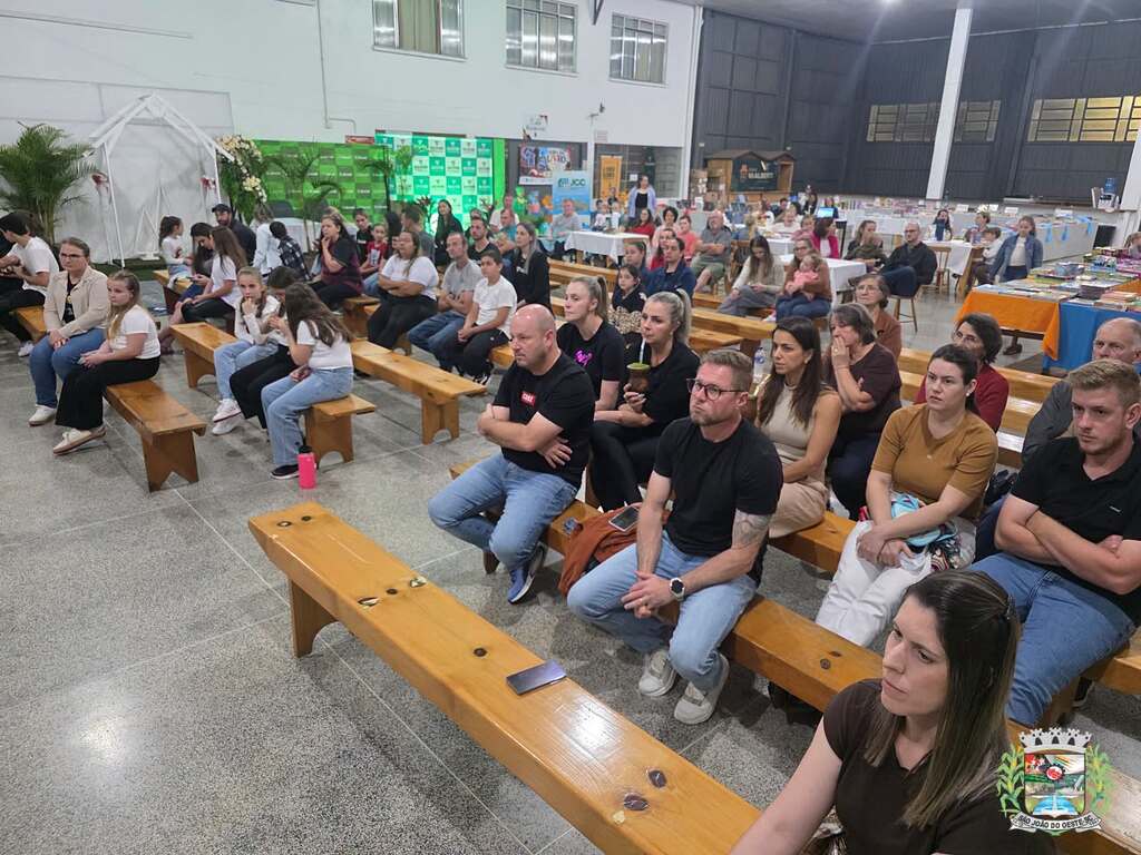 Feira do Livro tem abertura oficial com expressiva participação em São João do Oeste