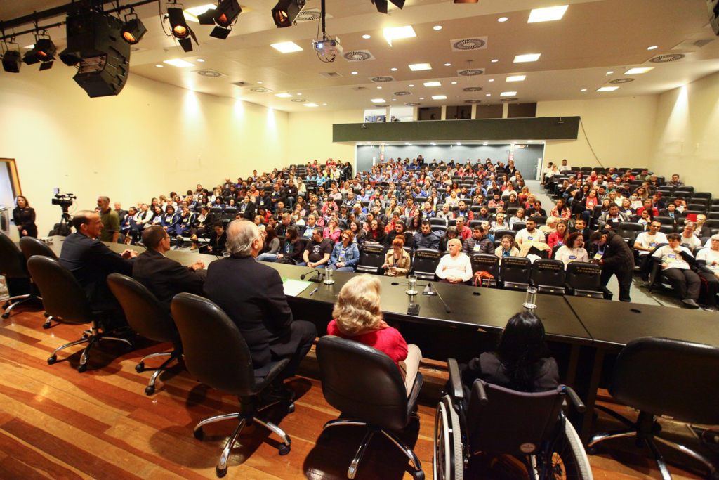 Encontro de Autodefensores promove direitos dos alunos das Apaes de SC