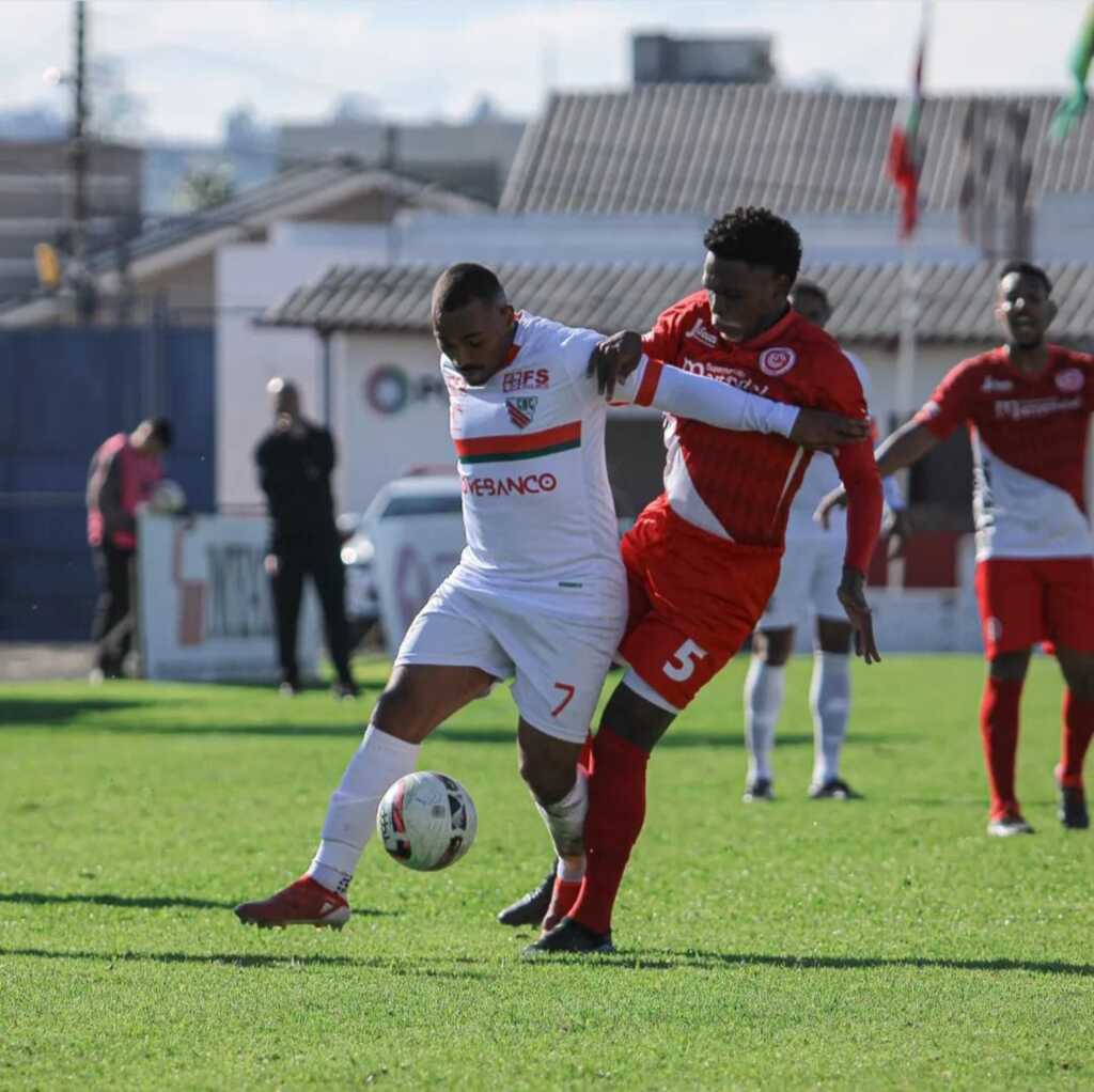 Inter desperdiça pênalti, empata com Atlético Catarinense e decide acesso à Série A fora de casa