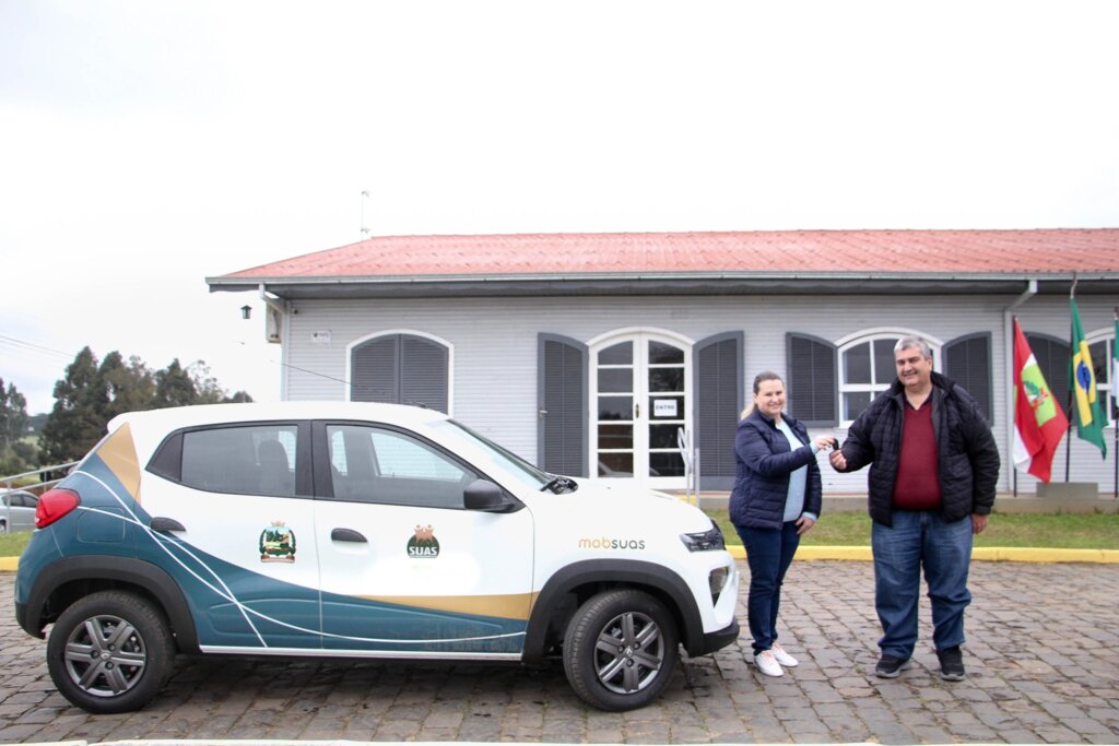 Assistência Social de Irineópolis recebe novo veículo
