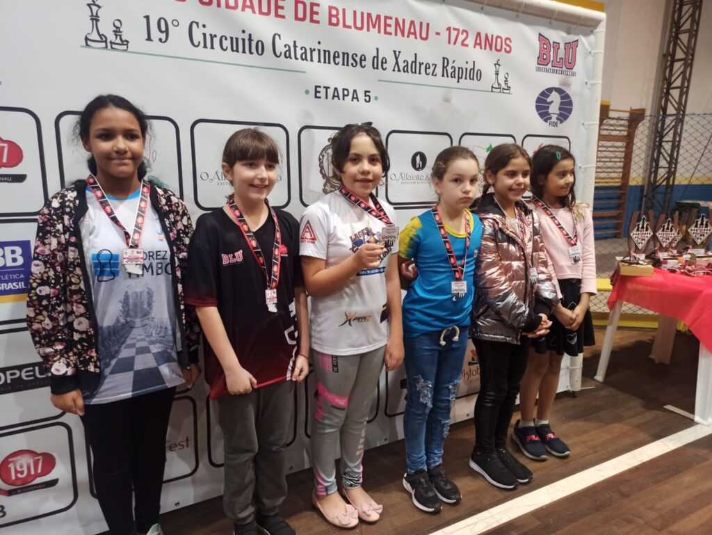 Lageanos conquistam 11 prêmios na Taça Cidade de Blumenau de Xadrez