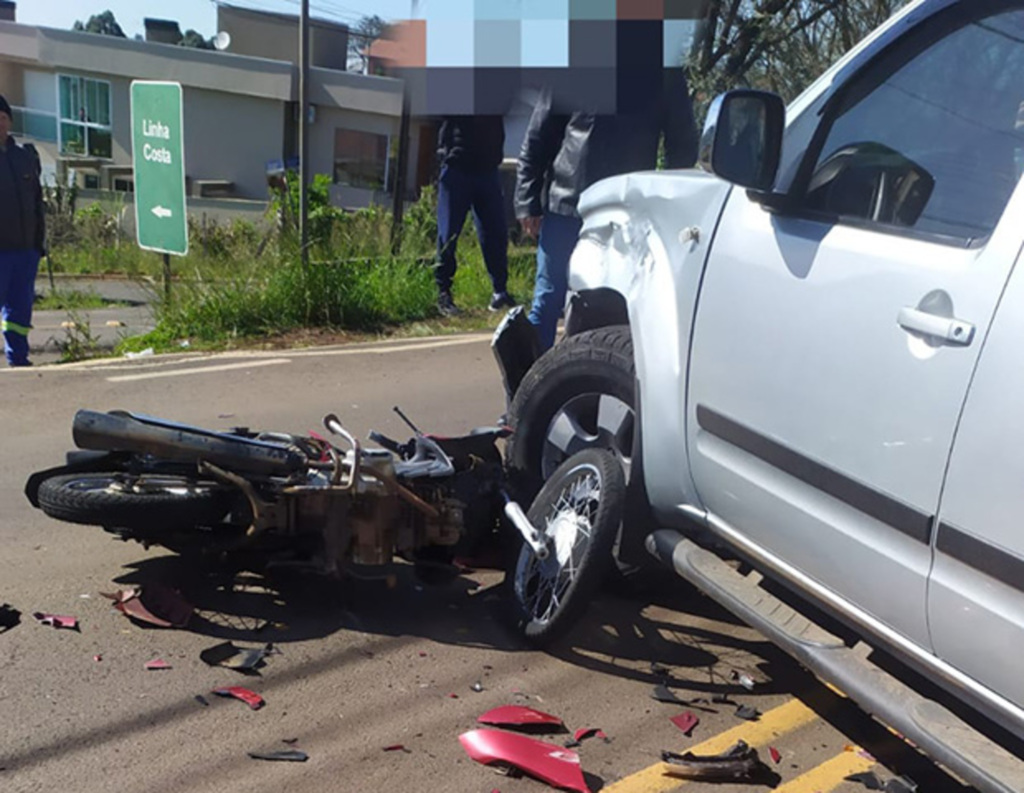 Motociclista ferido em colisão