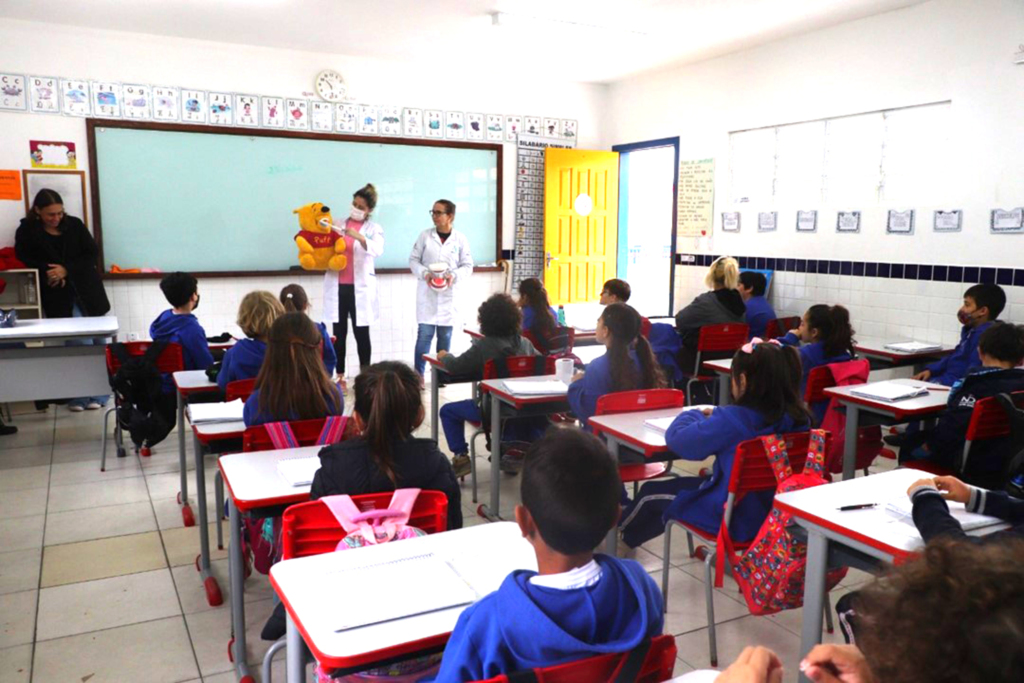 Saúde e Educação: 4 mil alunos de Garopaba recebem orientações sobre higiene bucal