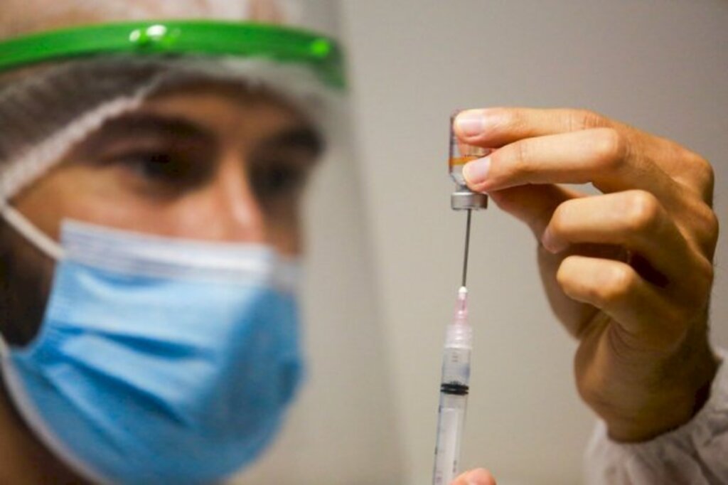 290 mil doses da vacina contra a Covid-19 foram aplicadas nos grupos prioritários