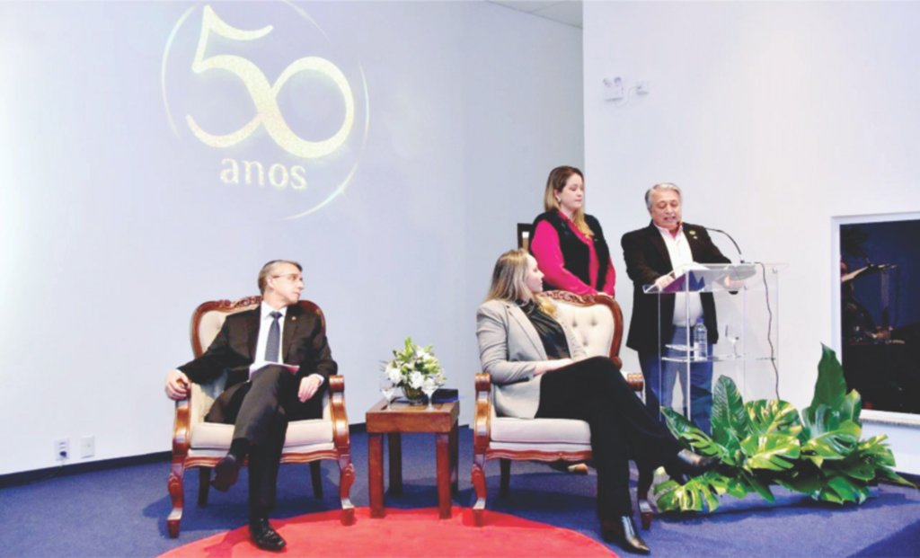 Divulgação AMMVI - Apresentação dos escritores Ailtom e Bruna