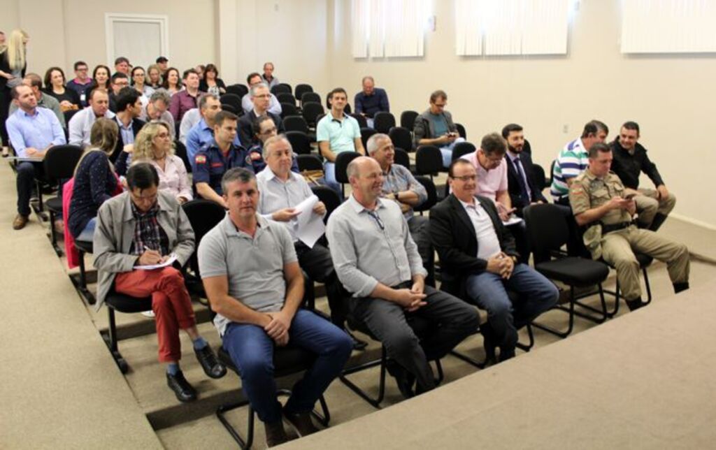 Helena Marquardt - Reunião do Colegiado de Governo do Alto Vale