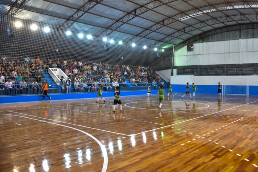 Ginásio Municipal de Esportes Jorge Luiz Fistarol é entregue a comunidade