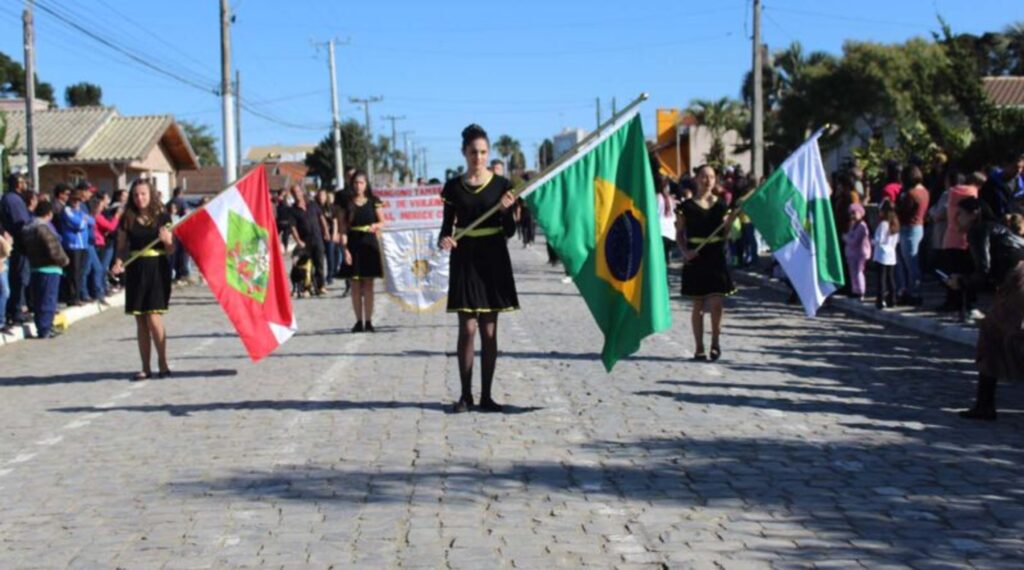 Beleza, patriotismo e emoção marcam desfile cívico em Palmeira