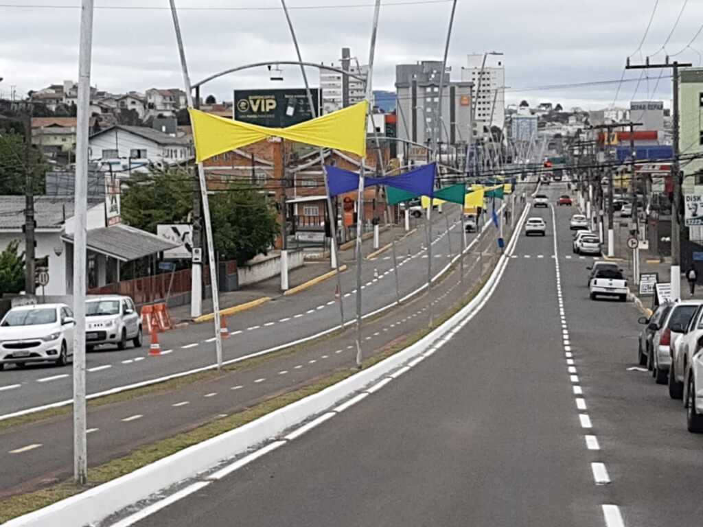 Avenida Duque de Caxias é preparada para o desfile da Independência