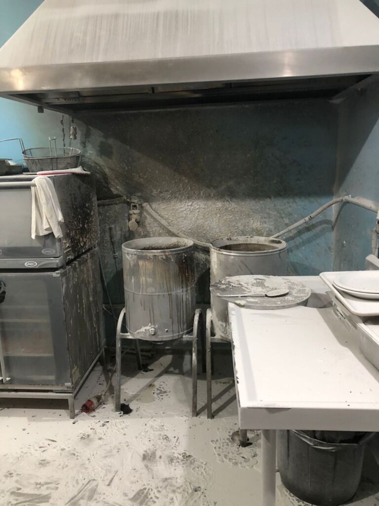 Princípio de incêndio é registrado em restaurante anexo a posto de combustíveis