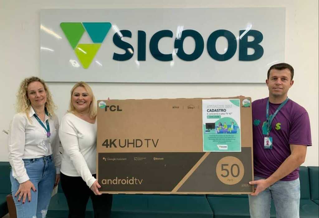 Sicoob Credicaru faz sorteio de uma Smart TV