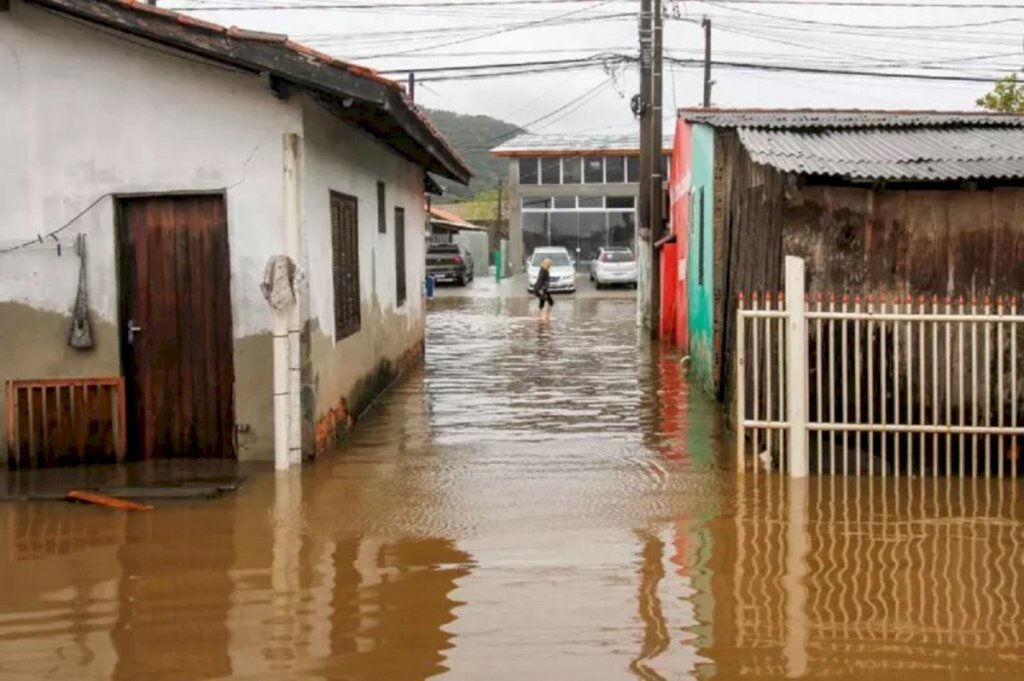 SC entra em alerta para temporais e chuva volumosa a partir desta quarta