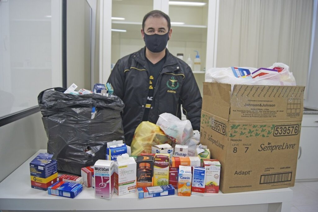 Curso de Farmácia recolhe medicamentos vencidos