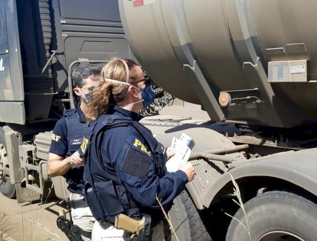 PRF realiza operação de fiscalização de transporte