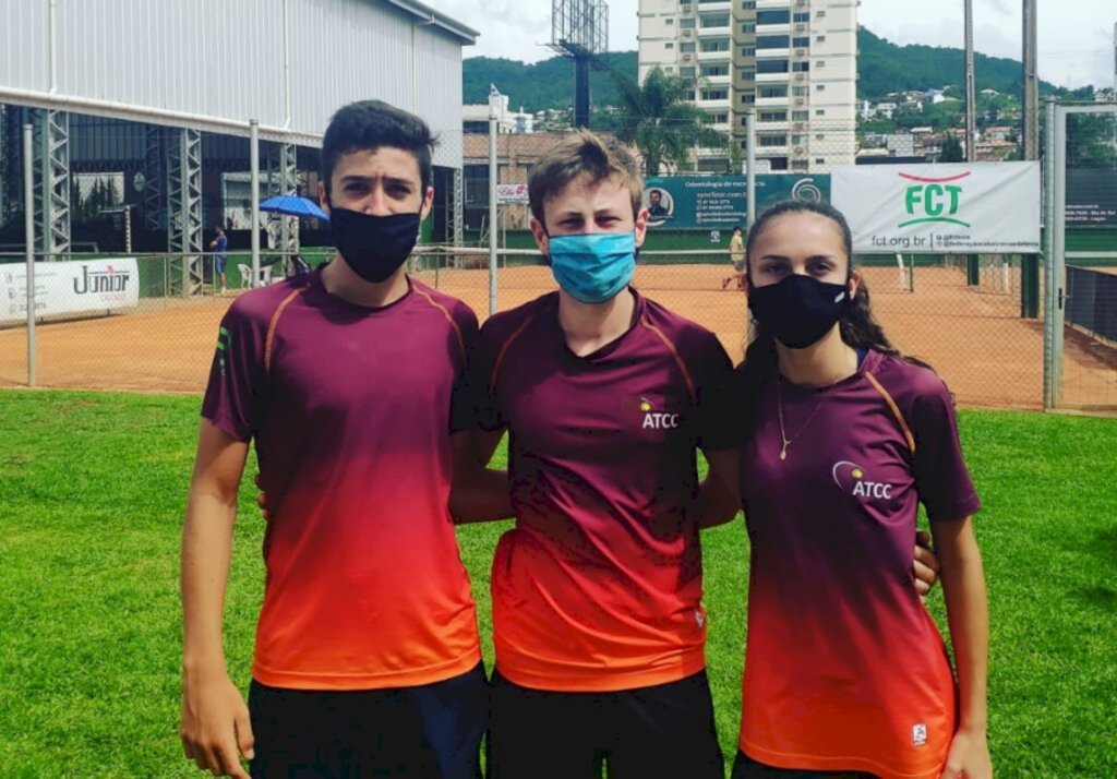 Tenistas de SMOeste se destacam em etapa estadual