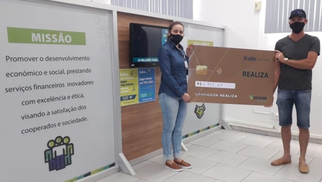 Sicoob premia associado de Romelândia