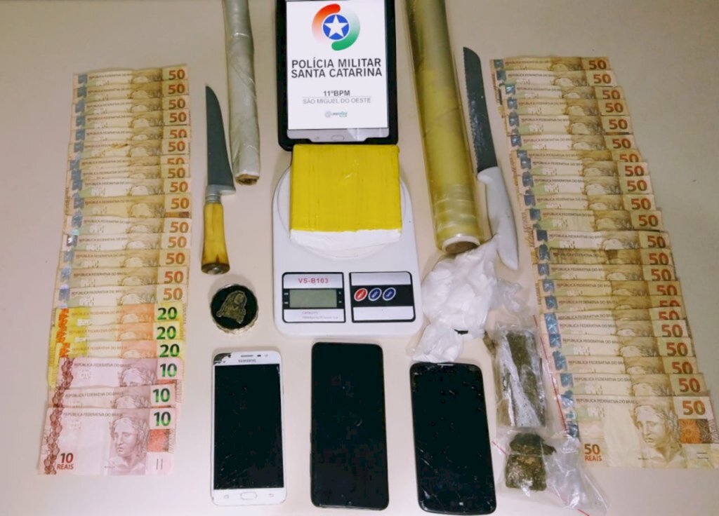 Polícia apreende três homens por tráfico