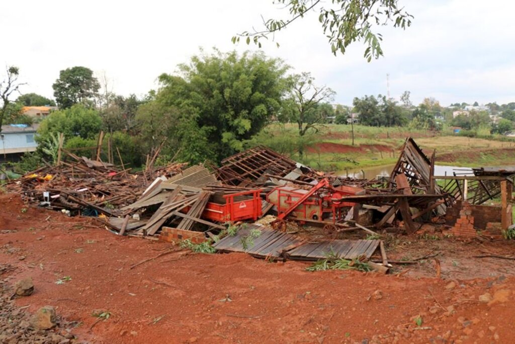 Forte temporal deixa estragos em Belmonte