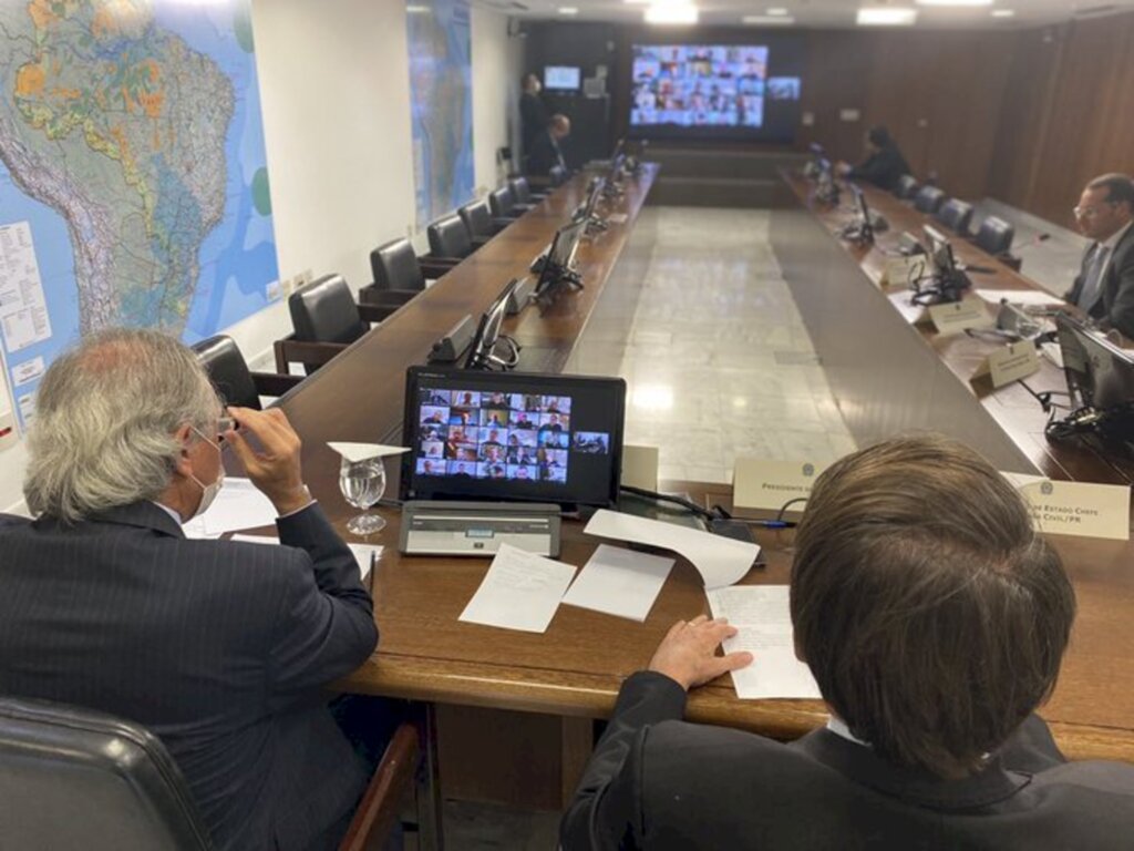 Bolsonaro faz reunião virtual com empresários