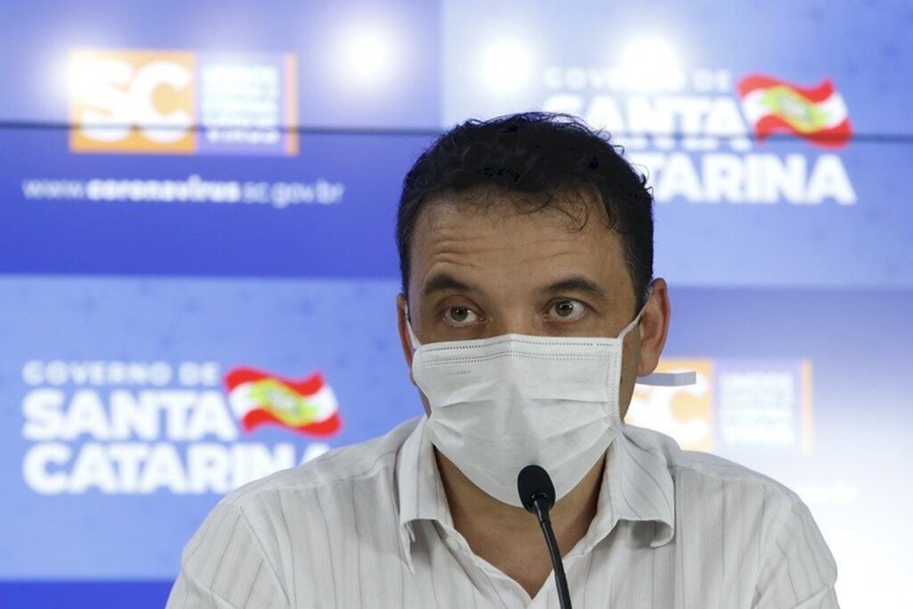 Helton Zeferino pede exoneração do cargo