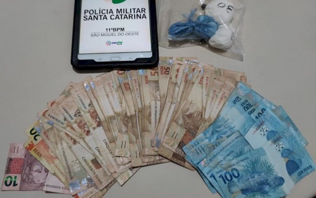 Quatro homens são presos por tráfico de drogas