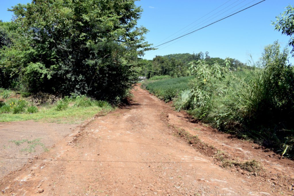 Estradas de chão recebem melhorias