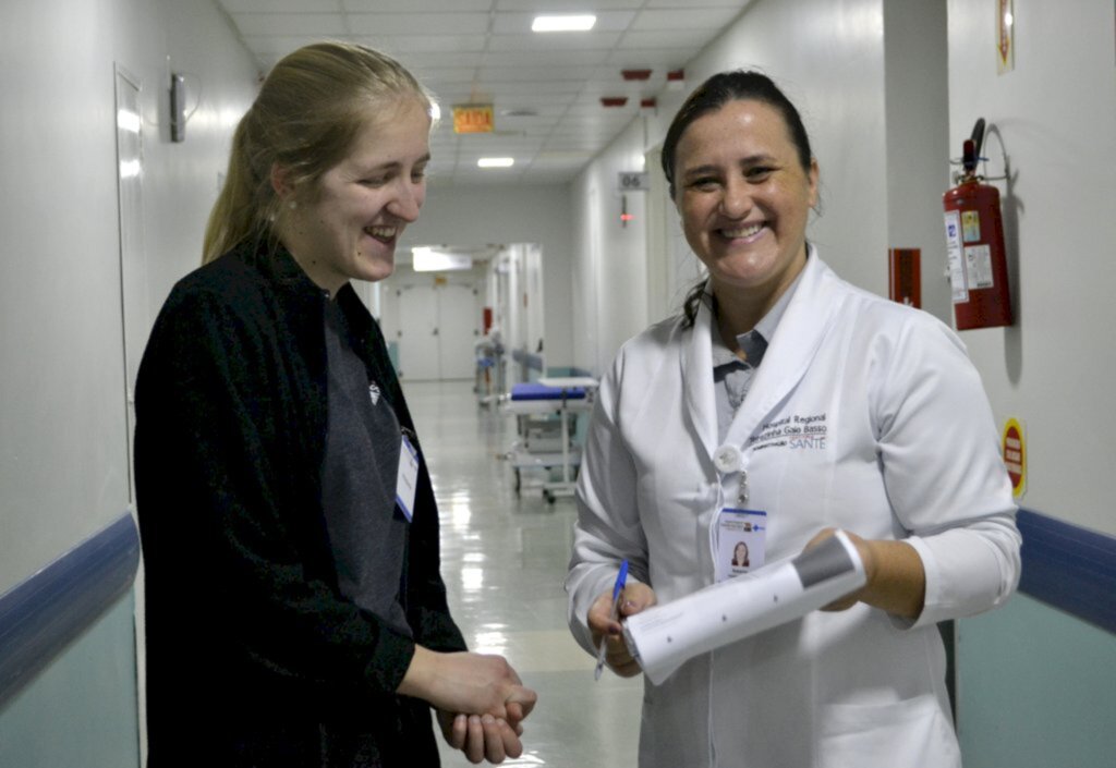 Estudante alemã visita hospital