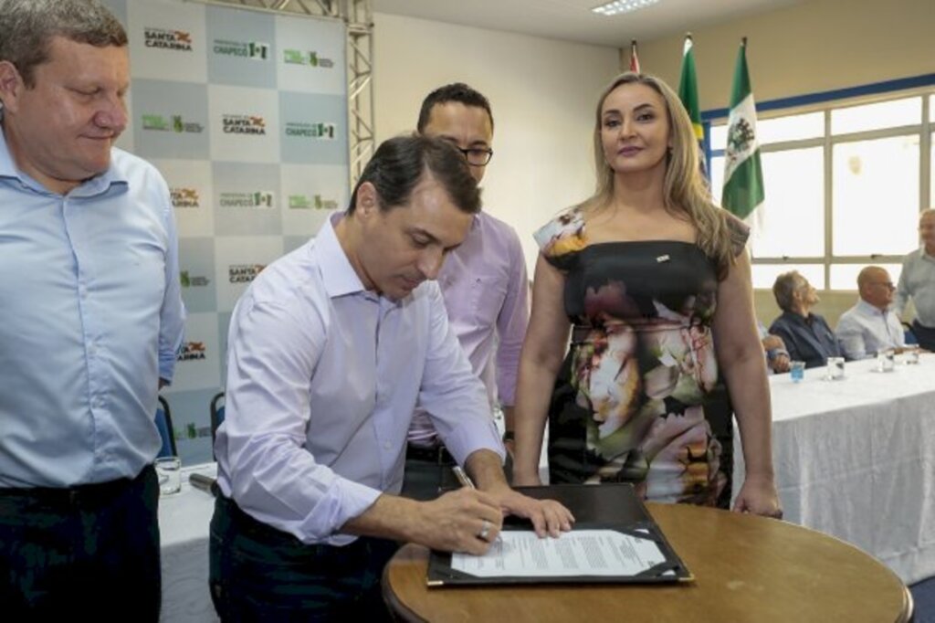 Governador assina convênio para contorno viário oeste