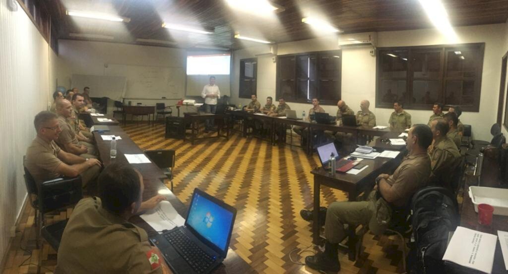 Secretaria de Educação ministra palestra