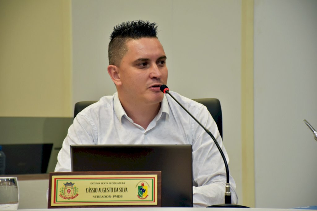 Vereador pede recolocação de semáforo em cruzamento