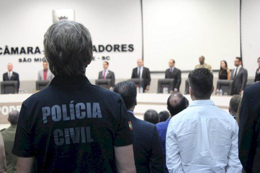 Câmara presta homenagem à Polícia Civil
