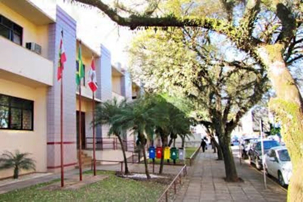 Motorista que invadiu casa tem CNH suspensa