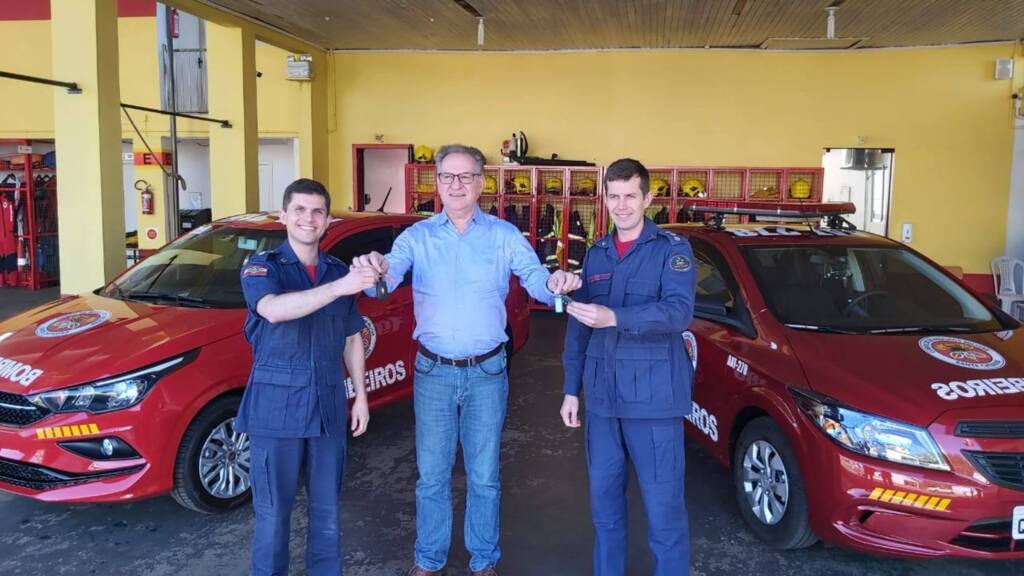 Prefeito formaliza Cessão de Uso de veículos aos Bombeiros