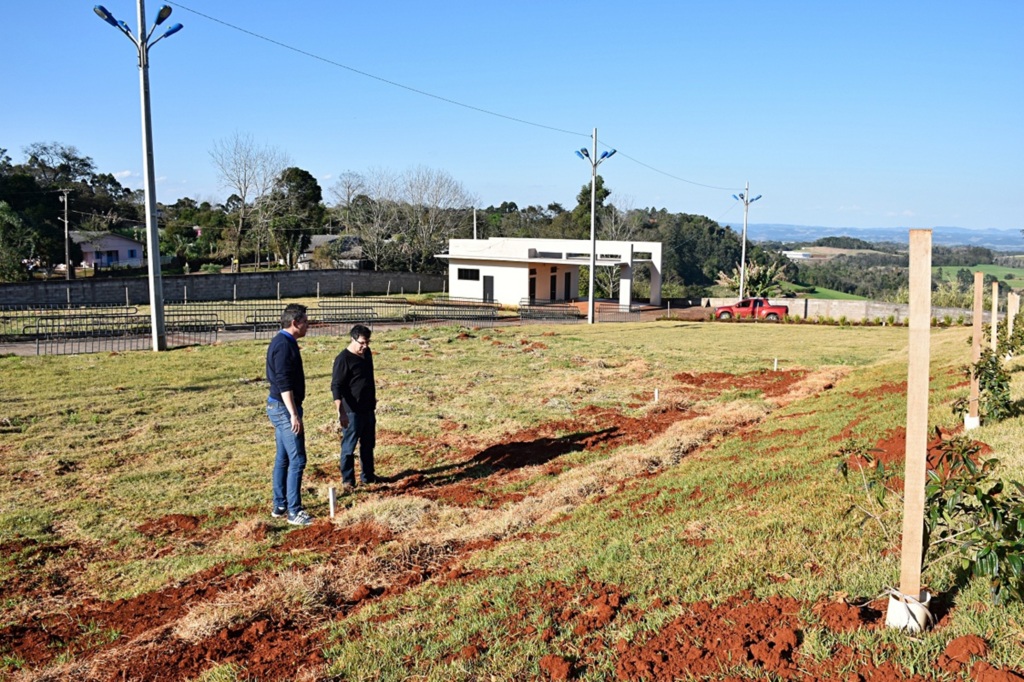 Vereadores pedem liberação de cemitério