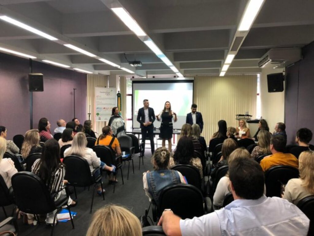 Governo capacita servidores para atuar em associações