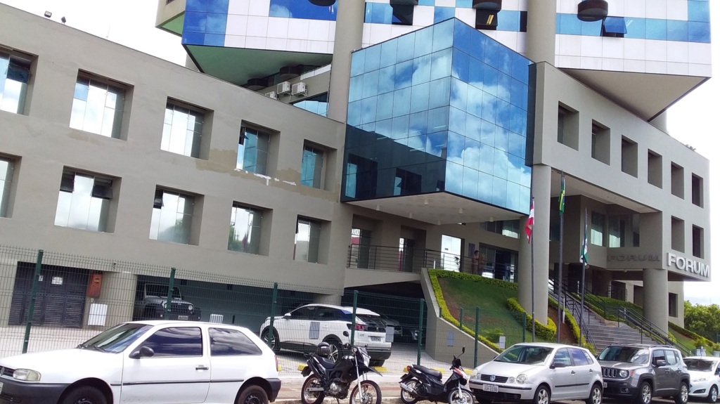 Justiça mantem preso taxista suspeito de atacar mulheres