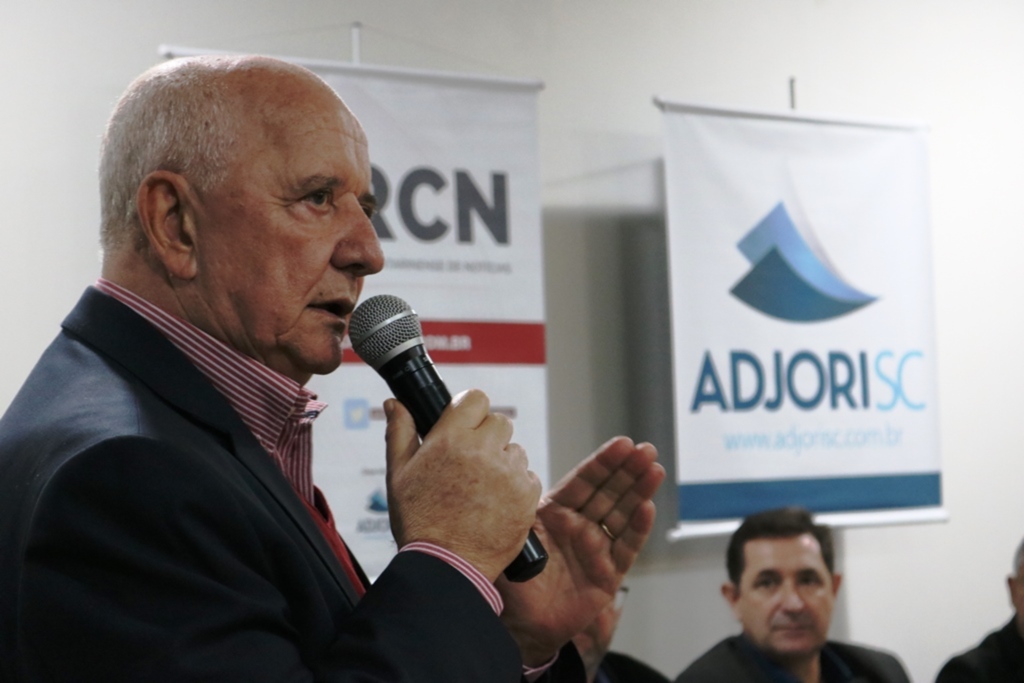 Miguel Gobbi deixa a presidência da Adjori
