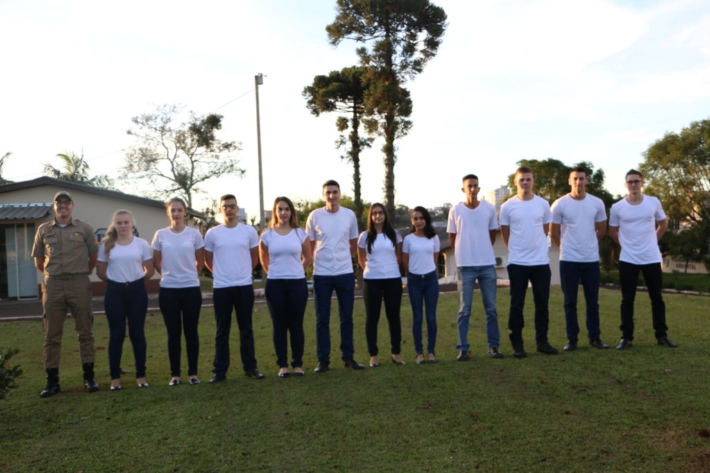 PM realiza formatura de agentes temporários