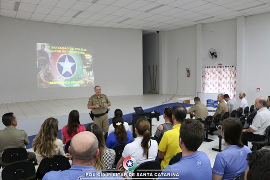 Polícia Militar realiza conversa sobre segurança