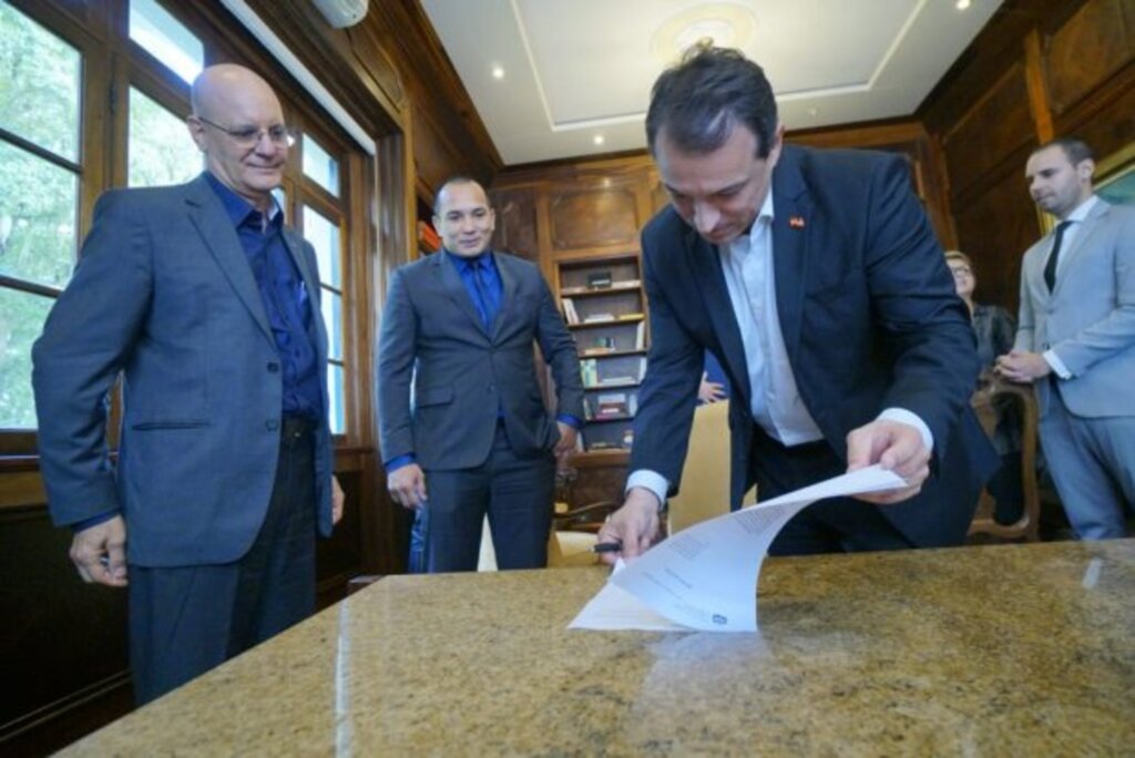 Peterson Paul/Secom - 