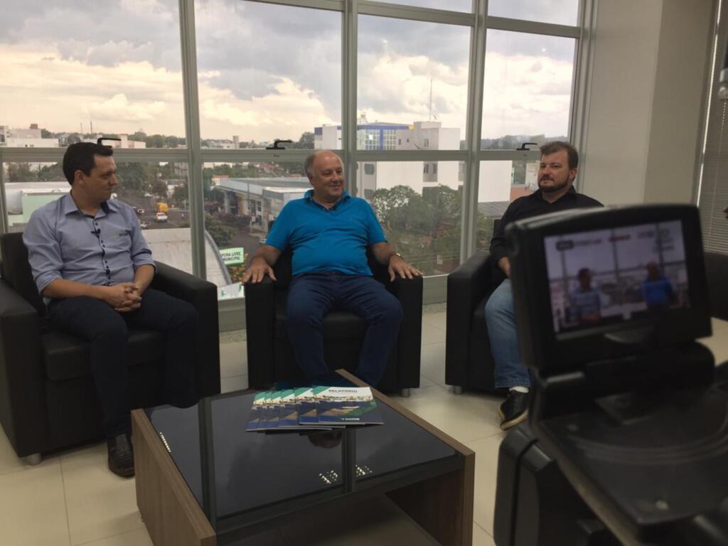 Sicoob São Miguel distribui prêmios e sobras