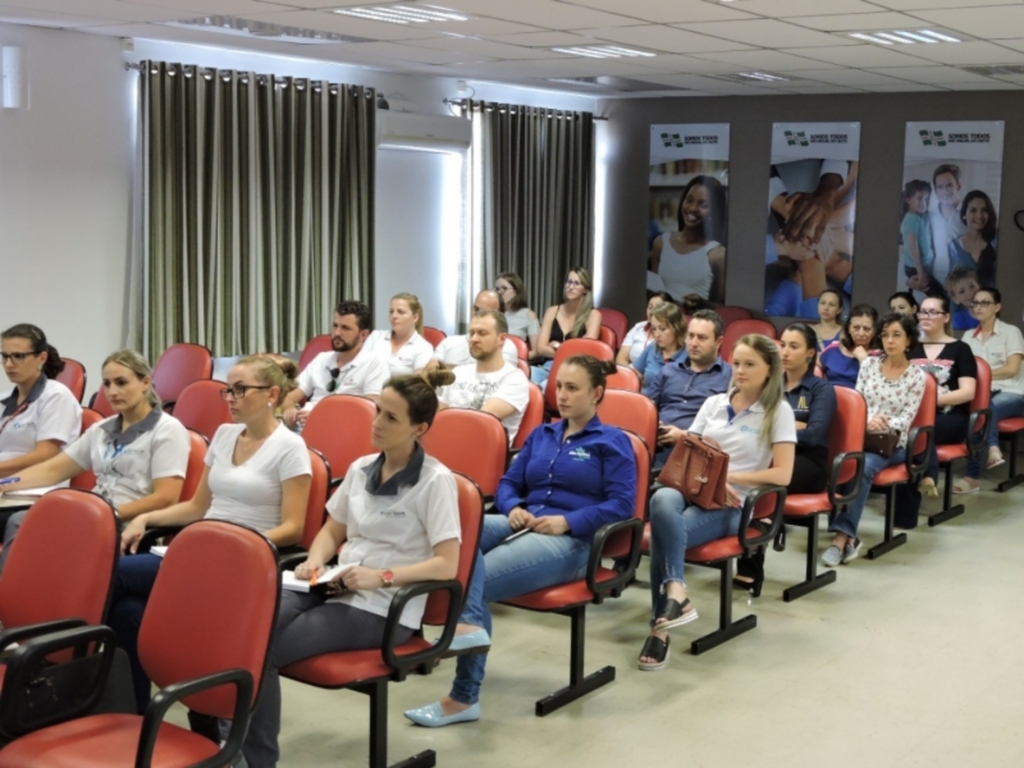 Vigilância orienta profissionais de drogarias