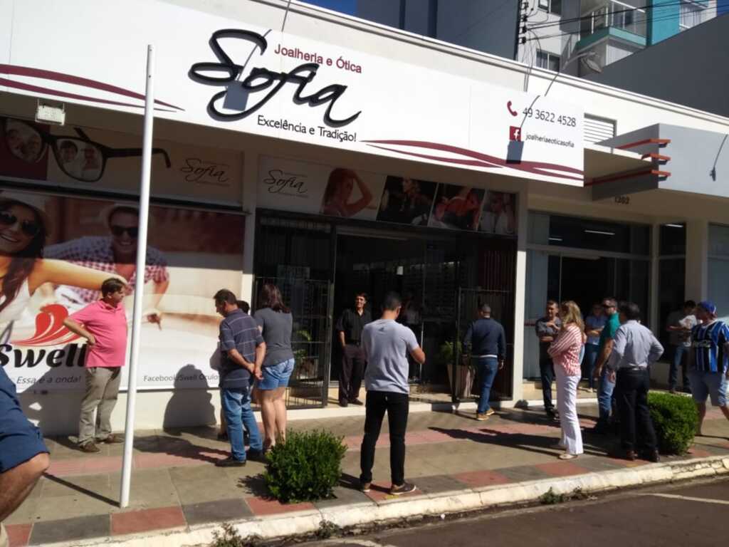 Jovem de São Miguel do Oeste é baleado em assalto